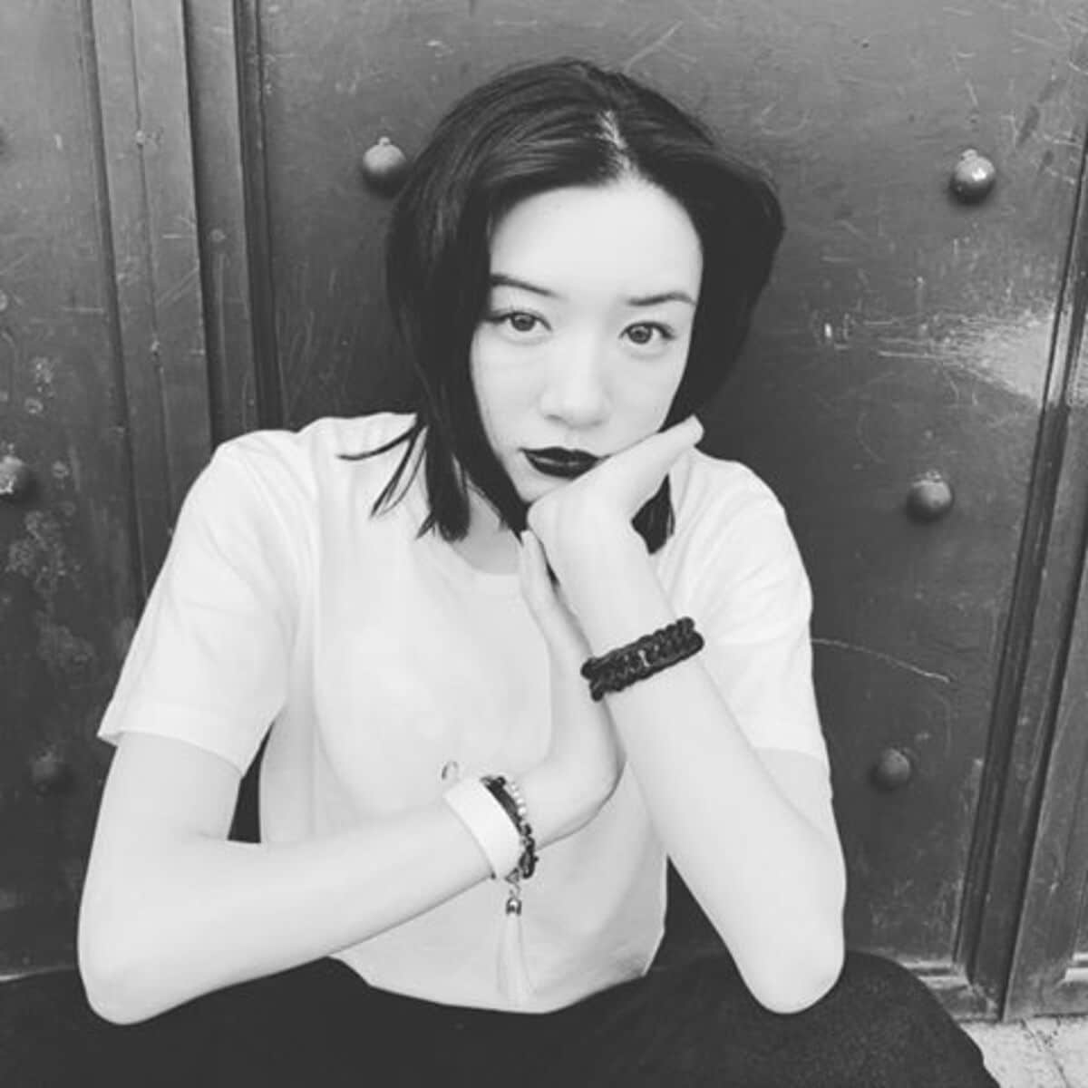 永野芽郁 クールなモノクロショットを公開 可愛いとかっこいいを兼ね備えてる 全てがタイプ の声 話題 Abema Times