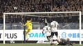 「もう人間離れしてる」元日本代表GK“神の右手”が話題「マジで一点物」至近距離からのダイレクトボレーを衝撃のワンハンドセーブ