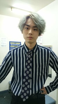菅田将暉、役作りで銀髪にイメチェン 「世界一似合う」と大好評