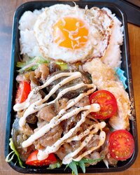 みきママ『生姜焼きサラダ弁当です！！』