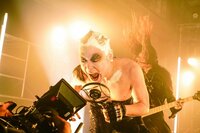 阿部サダヲ、“驚異の歌声”を見せつける！『音量を上げろタコ！』ライブシーンメイキング映像解禁