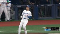 大谷翔平は大丈夫なのか…？ 初球フルスイング→ヒット直後に見せた“気になる表情”　ファンから心配の声「察するな…」「雑音はバットで打ち消すのが一番」