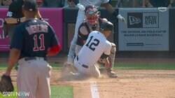 どこがセーフだよ！！レ軍捕手がブチギレた！約5分間にわたるビデオ判定の結果はアウトに