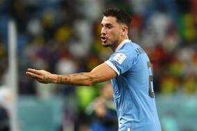 【W杯】激怒のウルグアイ代表DF、FIFA関係者に肘打ち蛮行　“決定的瞬間”公開…15試合出場停止処分の可能性