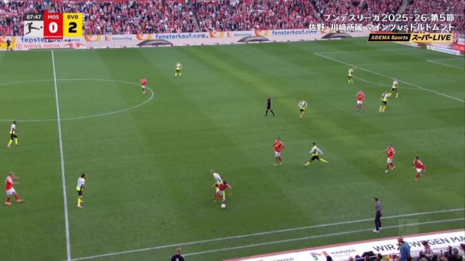 超絶技巧に騒然！ 佐野海舟の“華麗ルーレット”が「化け物かよ」「もはや怖い」「うますぎる」ドルトムントMFを翻弄した瞬間 3枚目