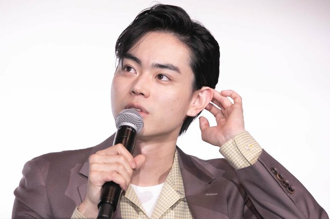 山田孝之&菅田将暉、ファンサービス満点の舞台挨拶　ファンと一緒に客席で主演ドラマをサプライズ鑑賞 5枚目