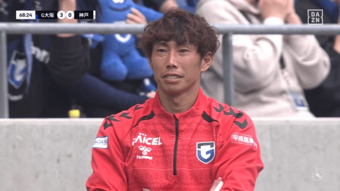 「怖くないのか…？」ガンバ18歳GKの“顔面ブロック”に騒然！「本能が勝った」荒木琉偉を見守る先輩は「お父さんみたい笑」 5枚目