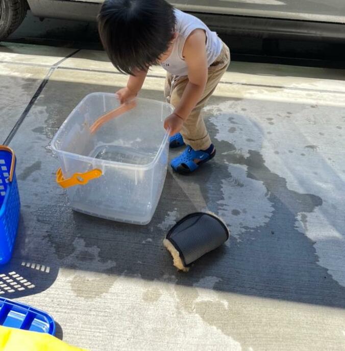  川田裕美アナ、洗車を手伝う息子の姿に「かわいい」「偉いですね」の声  1枚目