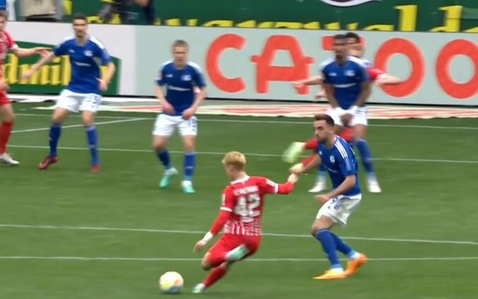 世界一練習してきたコース！ 金髪「超サイヤ人」堂安律、必殺ゾーン“右サイド斜め45度”から左足強烈シュート「ゴールの匂いがする」「パンチ力ある」 1枚目