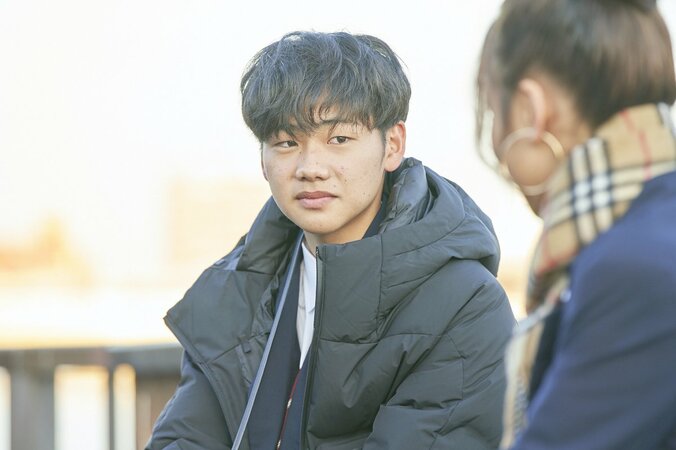 「思わせぶりな態度をとりたくない」モテ女子・リリカ、2人の男子からの手繋ぎを拒否 『恋ステ』#5 4枚目