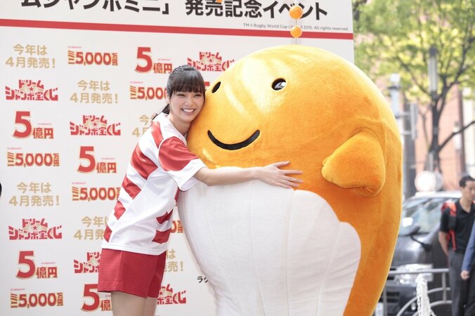 新川優愛　宝くじが当たったら「家族全員と犬が一緒に住める大きな家を建てたい」 4枚目