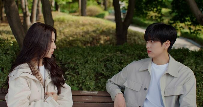 幽霊が見える能力を持つ女性と記憶を失ったイケメン幽霊とのファンタジーラブコメ、iKONのCHAN主演『同居人はイケメン幽霊！？』 3枚目