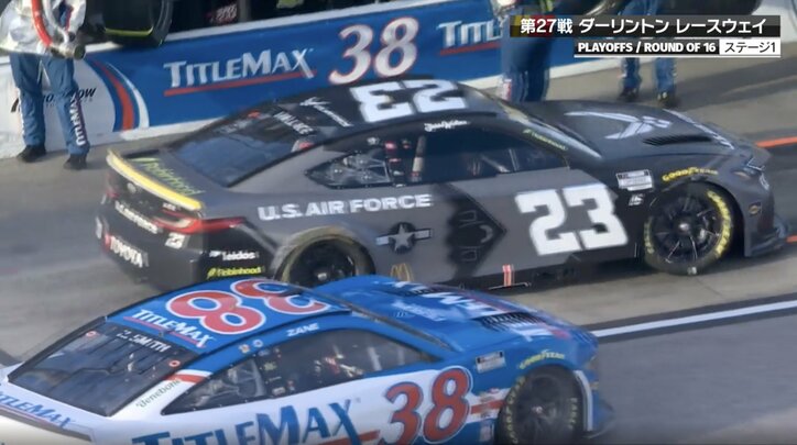 【写真・画像】「なんてミスだ！」ピット内であわや衝突事故→慌ててタイヤに接触→行き過ぎてバックで戻る F1なら厳罰？ドタバタ劇に実況騒然　1枚目