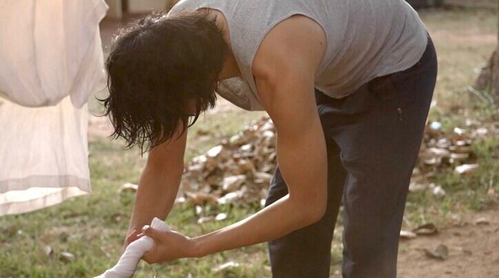 東出昌大がアフリカでひたすら洗濯物を絞り、腕筋を躍動させる「東出史上1番かっこいい」ファン必見6分間の完全版映像を緊急配信