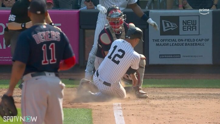 どこがセーフだよ！！レ軍捕手がブチギレた！約5分間にわたるビデオ判定の結果はアウトに