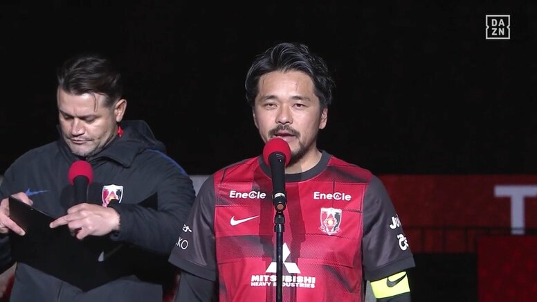 元日本代表FW「浦和レッズの監督として戻ってくる」と宣言も「なぜ英語」「通訳を介すな笑」引退セレモニーで突然の英語スピーチはじめファン爆笑