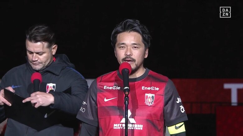 元日本代表FW「浦和レッズの監督として戻ってくる」と宣言も「なぜ英語」「通訳を介すな笑」引退セレモニーで突然の英語スピーチはじめファン爆笑