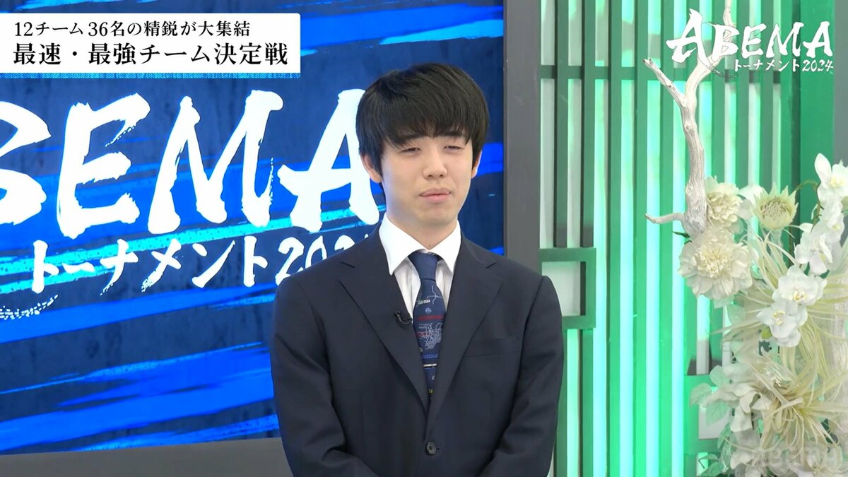 藤井聡太竜王名人 パイナップル星人 ヒグチユウコ パーカー 将棋 棋の 
