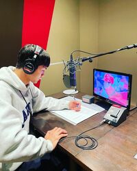 松下洸平、ナレーション中のオフショットを公開「癒しボイスが聴けるの嬉しい」「熱いナレーション楽しみ」とファンの期待高まる！