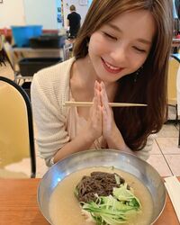 「可愛すぎてやばい」AAA宇野実彩子、ランチを前にした幸せそうな笑顔に反響