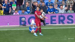 「サポ怖すぎ笑」…ボールボーイも「おい！」と猛抗議　期待を裏切らないマージーサイド・ダービー、“アツすぎる”一コマに反響