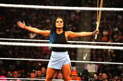 「させない」「拷問かよ」ドSな女子レスラー、前代未聞の行動が物議 