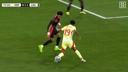 さすが“330億円オファーが届いた16歳”だ！ 神童が華麗なヒールパス→鋭いカットインで敵を翻弄した一部始終「スペイン代表でもヤマルが一番うまい」「半端ない」などの声