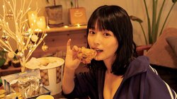 “高校時代のマドンナ”葉月つばさと社会人になって再会…作家・筏田かつら氏執筆のシナリオをグラビアで体現 『週刊SPA！』