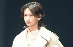 市村正親＆篠原涼子の15歳イケメン長男がTGCに登場！トレンチコート姿でクールに堂々ランウェイ