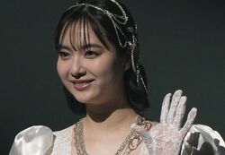 1児の母・新川優愛「腰の位置高すぎる！」抜群のスタイルに驚きの声、ランウェイで貫禄たっぷり「めっちゃかわいい」