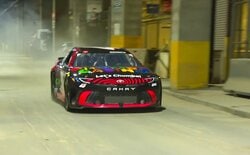 「運転すげぇ」プロレス会場に爆音のTOYOTA車が降臨 “ど派手＆圧巻”のドラテクにファン興奮