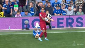 「サポ怖すぎ笑」…ボールボーイも「おい！」と猛抗議　期待を裏切らないマージーサイド・ダービー、“アツすぎる”一コマに反響