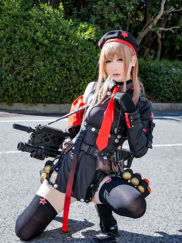 身体のラインが上手く出るように…『NIKKE』ラピのコスプレの