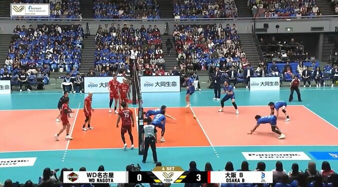 味方も笑ってる… 西田有志がエース対決で“珍リアクション” 宮浦健人の強烈スパイク直撃で突然、無邪気になる 5枚目