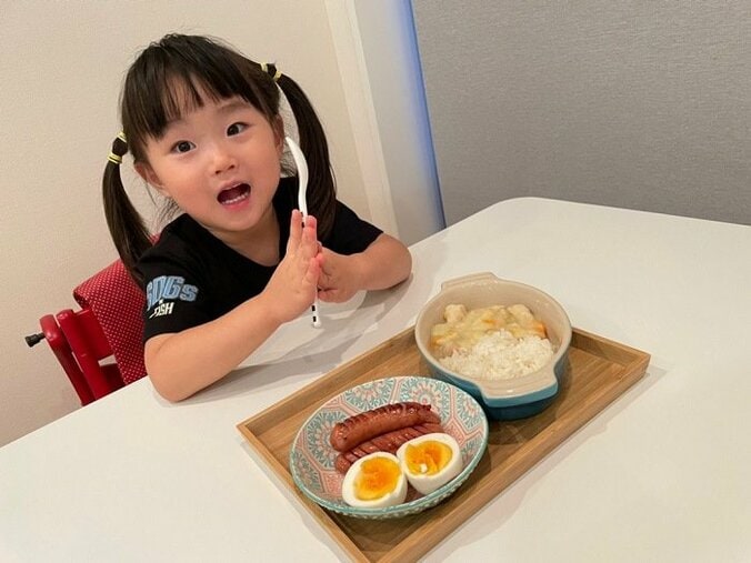 浜田ブリトニーの夫・いわみん、夕食時に娘からリクエストされたこと「どっちも変わらないんだけどなぁ」 1枚目