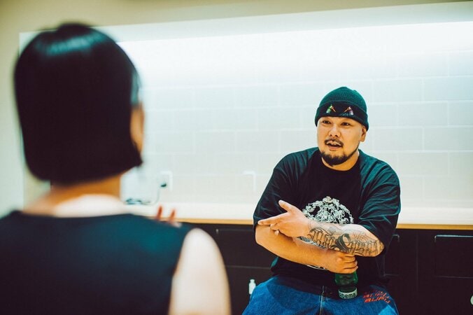 D.D.S「同じモチベーションの人間が同じようにや ったら(リモートでも)絶対に悪いものはできない」と断言する渾身の新作アルバムについて明かす！ 3枚目