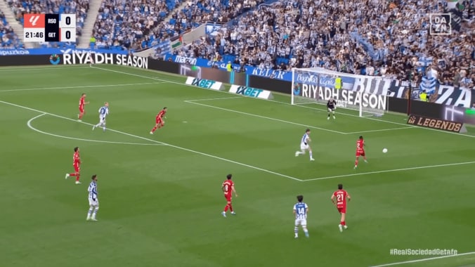 「タケがモドリッチしてる」久保建英の“意表を突くアウトサイドパス”にSNS騒然！「うますぎる」「これは騙される」 5枚目