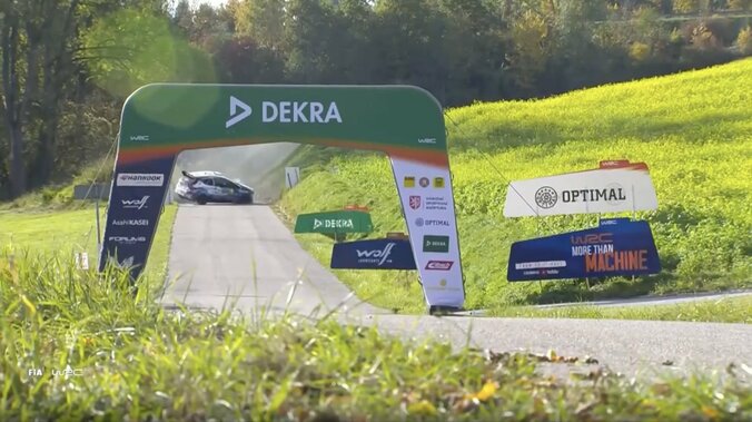 車が一回転し「Oh no」目を疑う光景に悲鳴 大クラッシュ→“自力で”脱出 世界ラリー、紙一重の瞬間に滲んだ“凄み” 4枚目