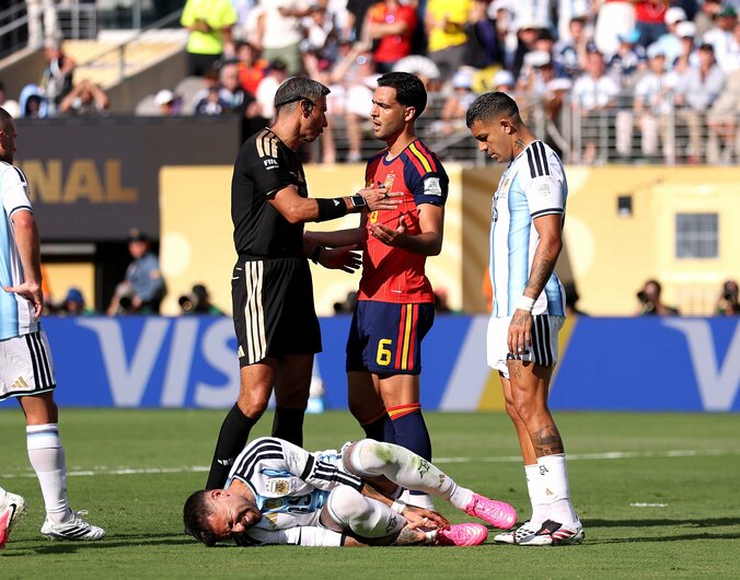 【写真・画像】「クレイジーな誤審だ」W杯決勝の“幻のゴール”が世界中で波紋！不可解ジャッジに「なぜVARが入らない？」「完全な演技だ」【W杯】　1枚目