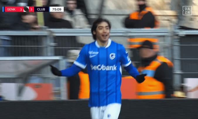 歓喜する伊東純也