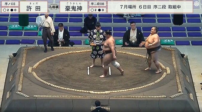 両手を広げて「なんてこった」の豪鬼神