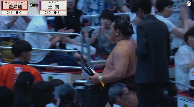 横綱・豊昇龍、懸賞金の受け取り方が「ええよな」人柄があらわれる一コマに反響 4枚目