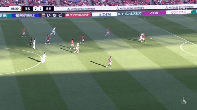 闘莉王が浦和DFに愛のムチ！“ボテボテのバックパス” に「GKのことを考えないと」逆転負けの引き金…「あれなら外に切っていい」 4枚目