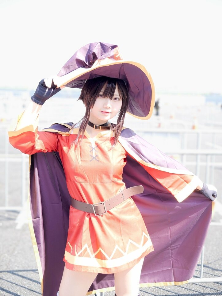 [Photos/Images] "Taking Photos Without the Hat Was Unexpected (LOL)" - Turning a Mishap into Charm with Megumin Cosplay from 'KonoSuba' 4th