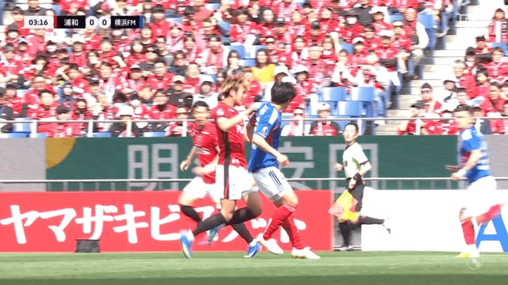 谷村の肘が根本の首に直撃