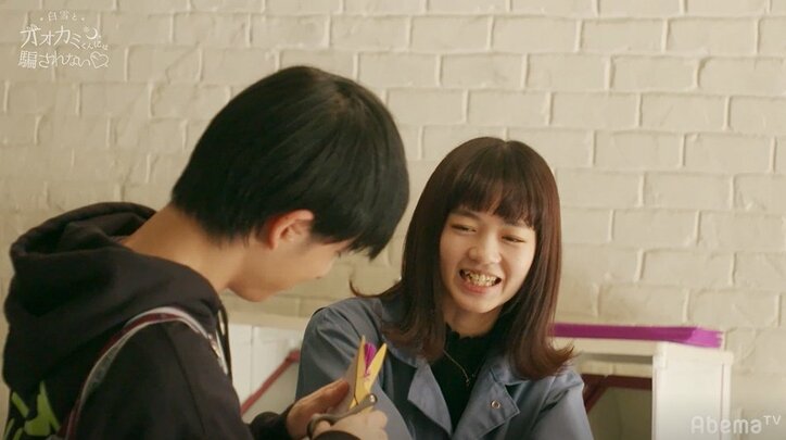 同じ男子に思いを寄せる女子2人のマウント合戦が勃発!? 空気が張り詰める作業場、冷戦状態に…『白雪とオオカミくん』第4話