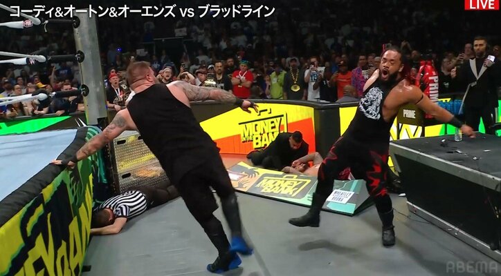 【写真・画像】【画像】レフェリーを“完全失神”に追い込んだ誤爆（複数カット）　4枚目