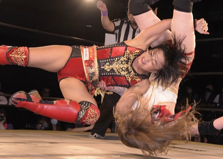 赤井沙希、七番勝負は負け越し “横綱”・里村との激闘で新たな決意も