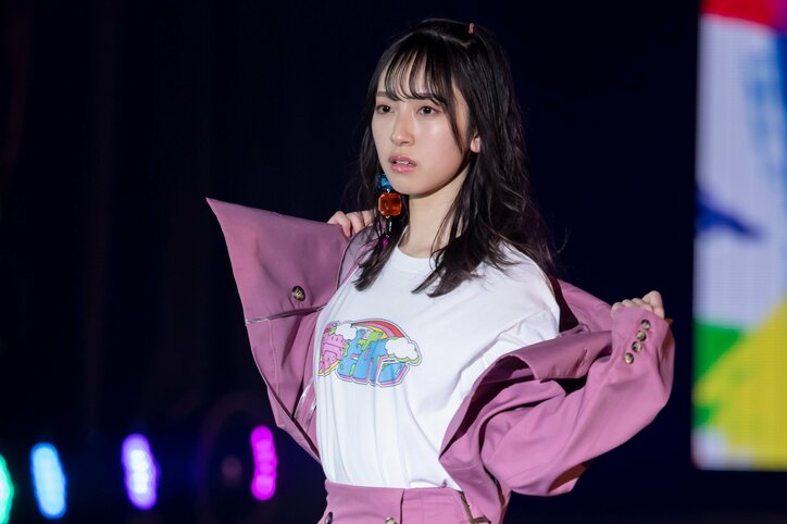 小坂菜緒が美しいうなじを披露！ 日向坂46ファッション誌専属モデル7名が『TGC』に集結