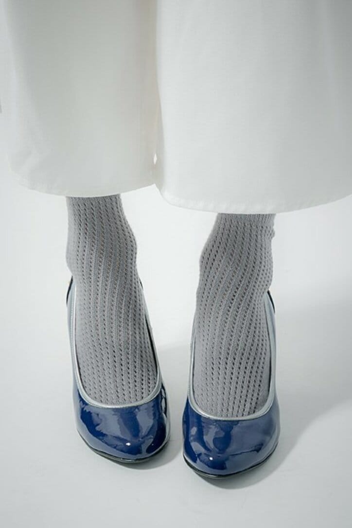 アニメ『K RETURN OF KINGS』伏見猿比古と八田美咲イメージのコラボアイテムが登場！　冬パンプスが普段使いにぴったり